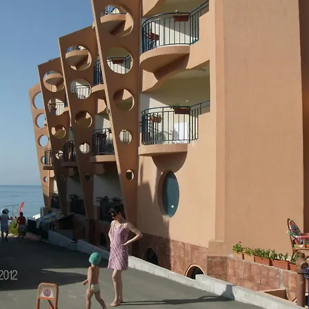 Evridika 3* Νεσέμπαρ